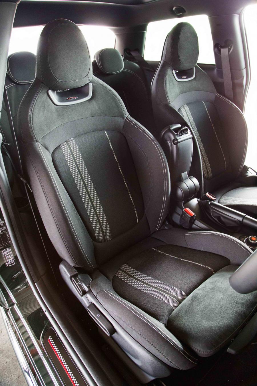  Mini Cooper S JCW 2015 года  (ZA) (фото 5 из 24)
